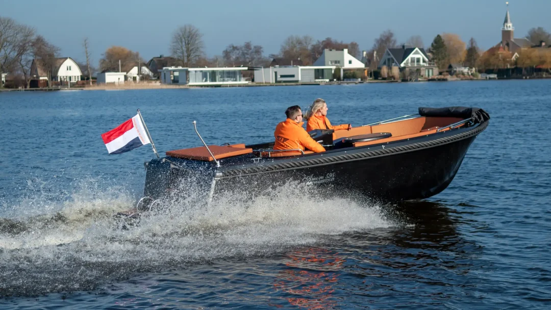 Lago Amore 595 Tender 17