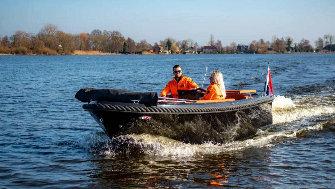 Lago Amore 595 Tender 18
