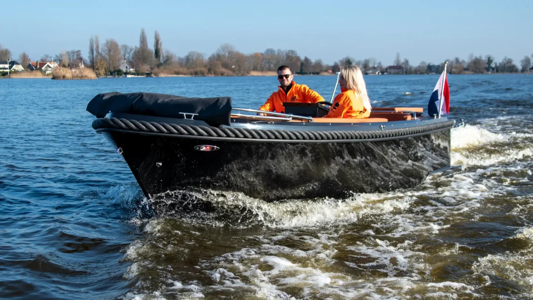 Lago Amore 595 Tender 19
