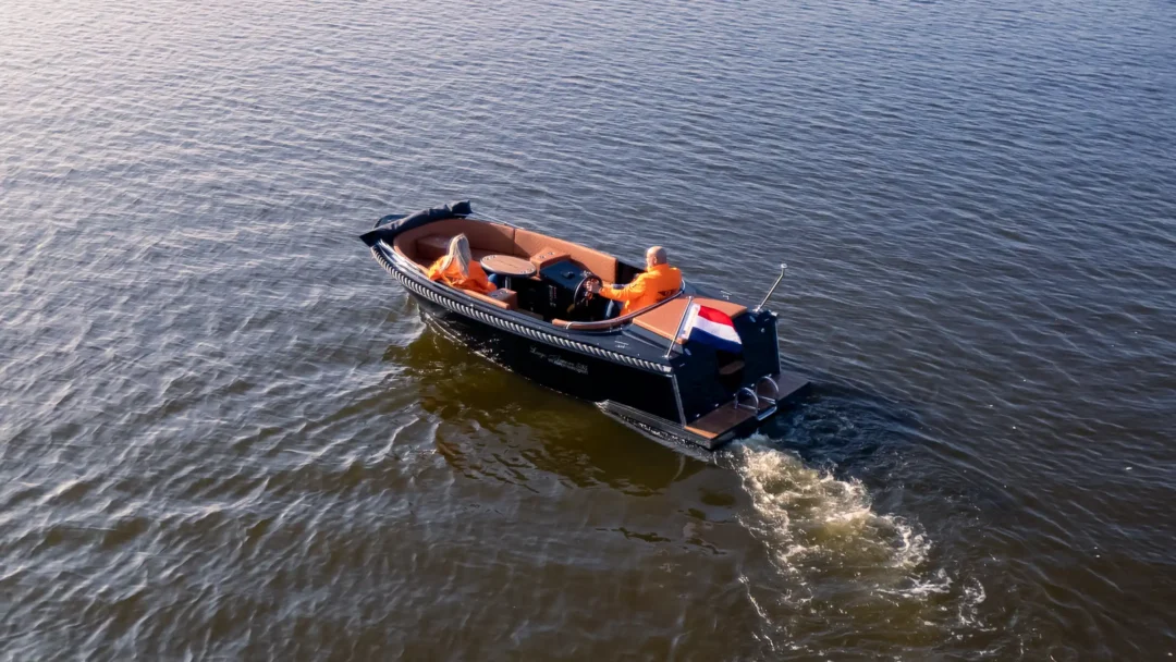 Lago Amore 595 Tender 2