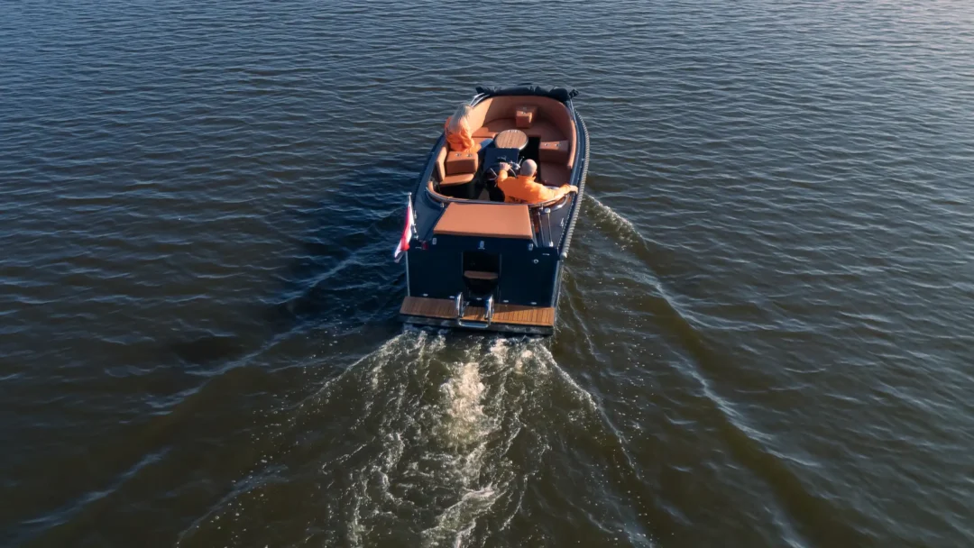 Lago Amore 595 Tender 3