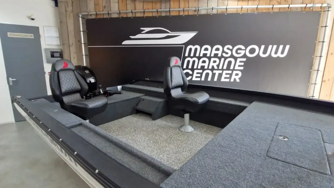 Powerboat 480 Tiller 12