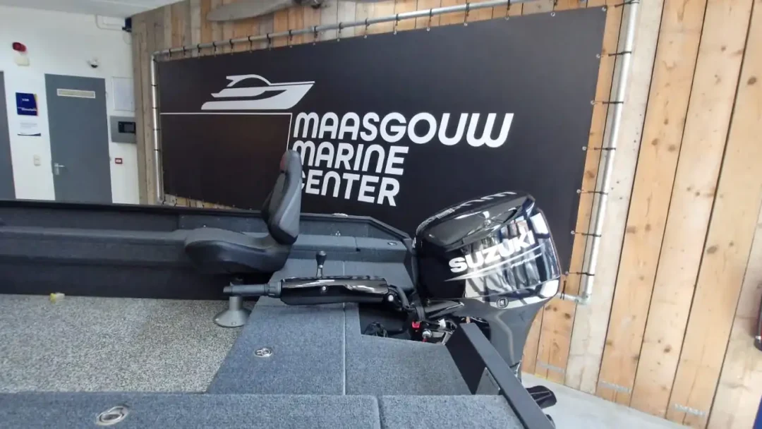 Powerboat 480 Tiller 7