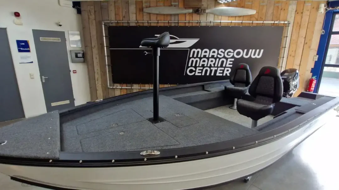 Powerboat 480 Tiller 8