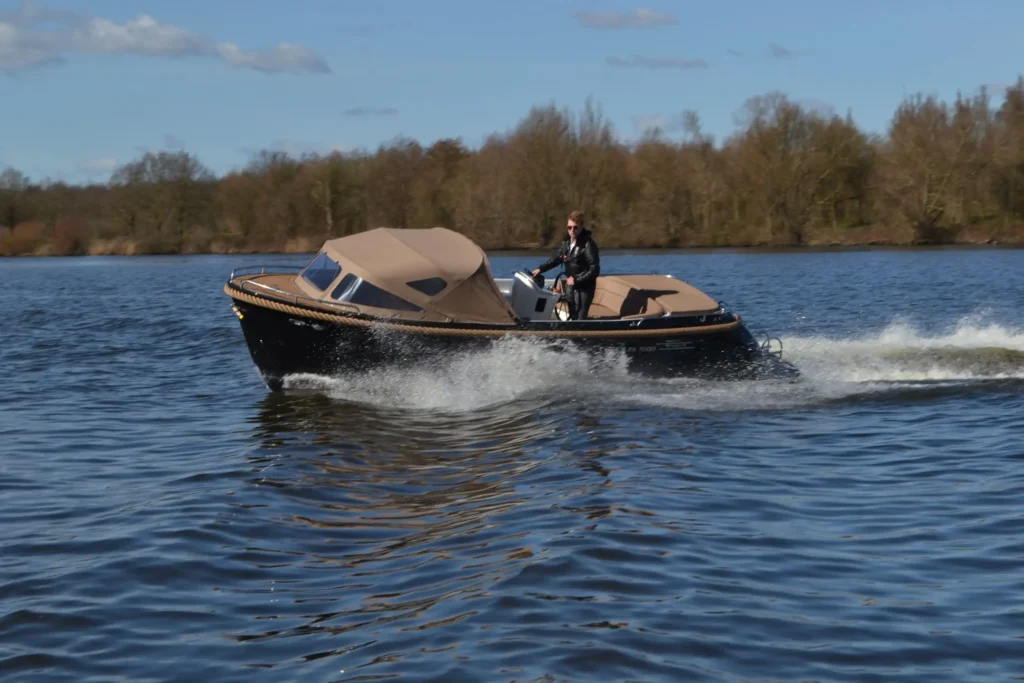 Primeur 715 Tender